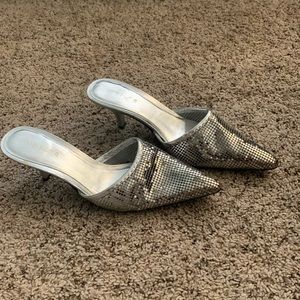 Silver heel